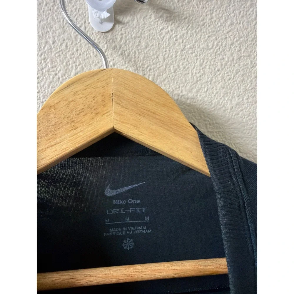 Women's Nike One Long Sleeve Shirt Size Medium